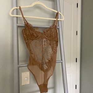 Aritzia Lace Bodysuit - Small. Brand New